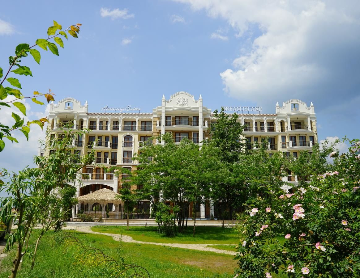 Апарт-отели Harmony Suites - Dream Island Солнечный Берег-9